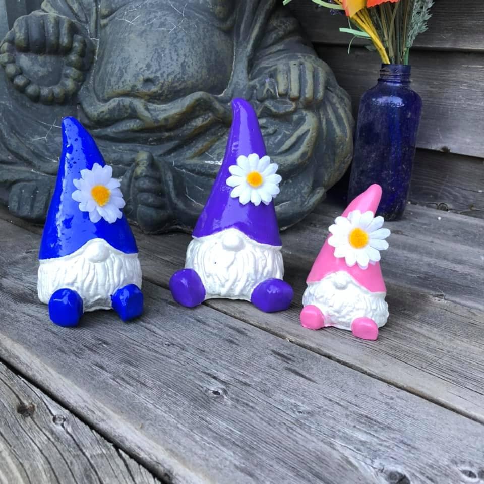 White daisy gnomes